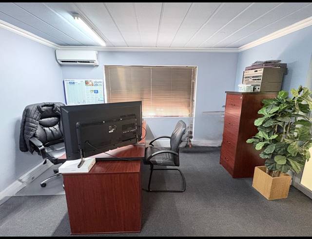 731M² OFFICE FOR SALE IN HALFWAY HOUSE